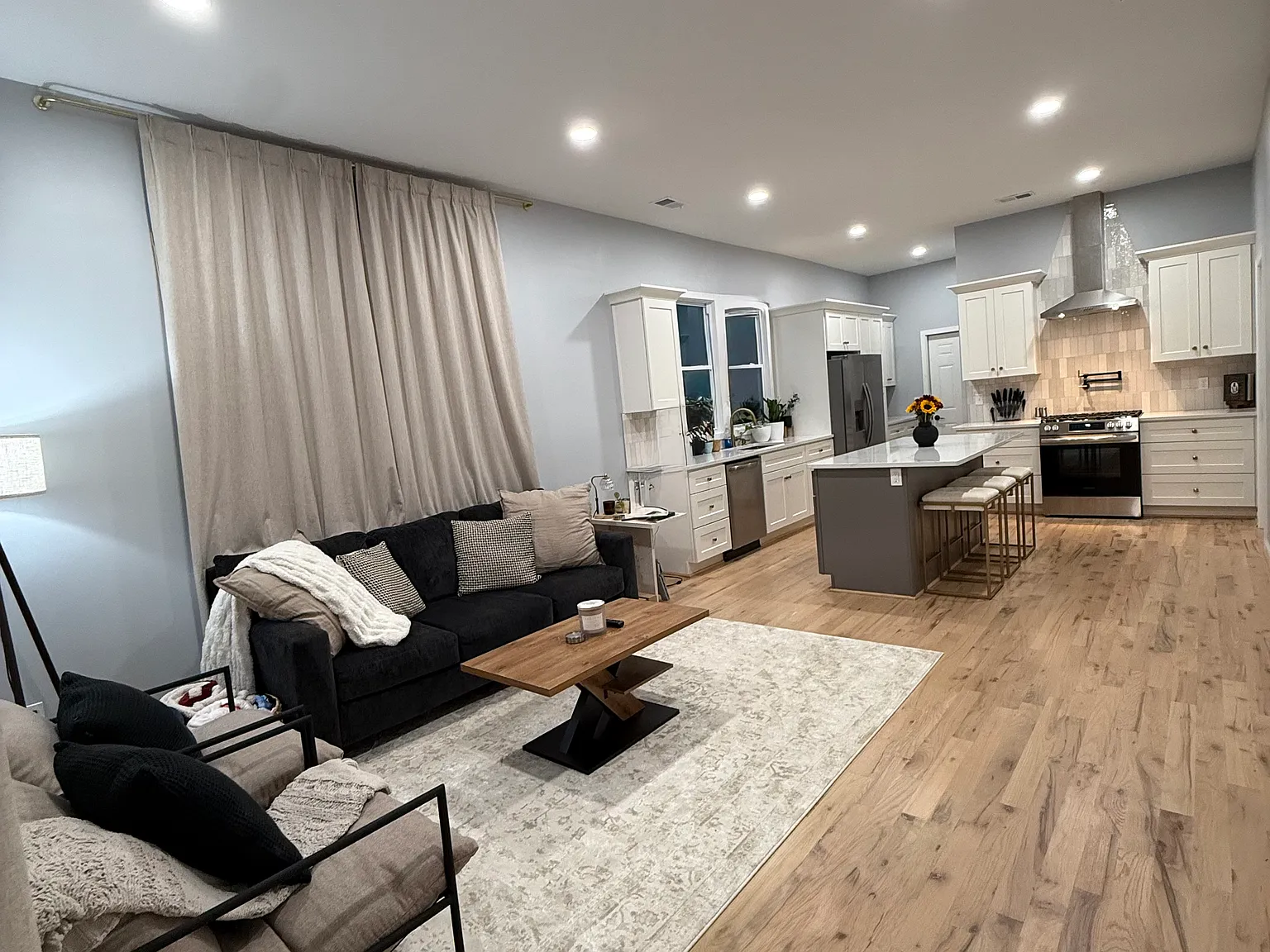 3 bed, 2.5 bath, 1200 sqft, $1,850 — Photo 2