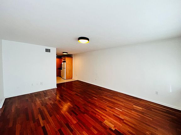 4th image of 2031 Calais Dr