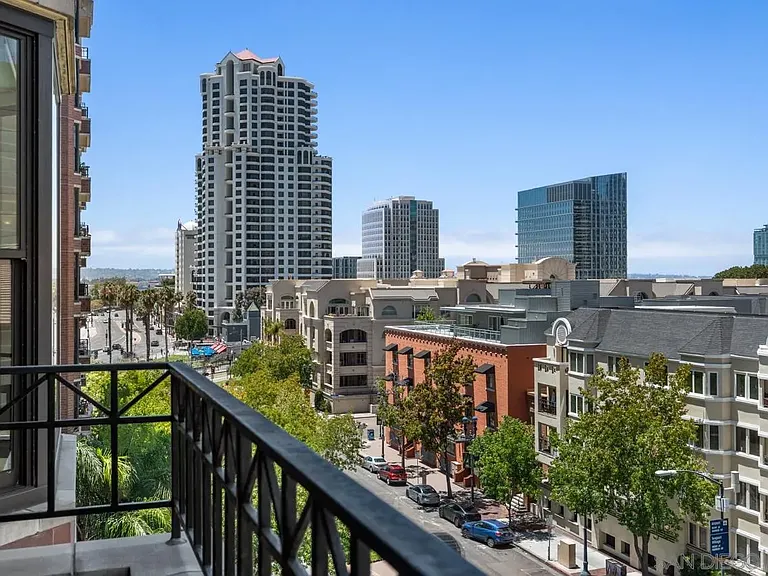 500 W Harbor Dr #714 — Photo 20