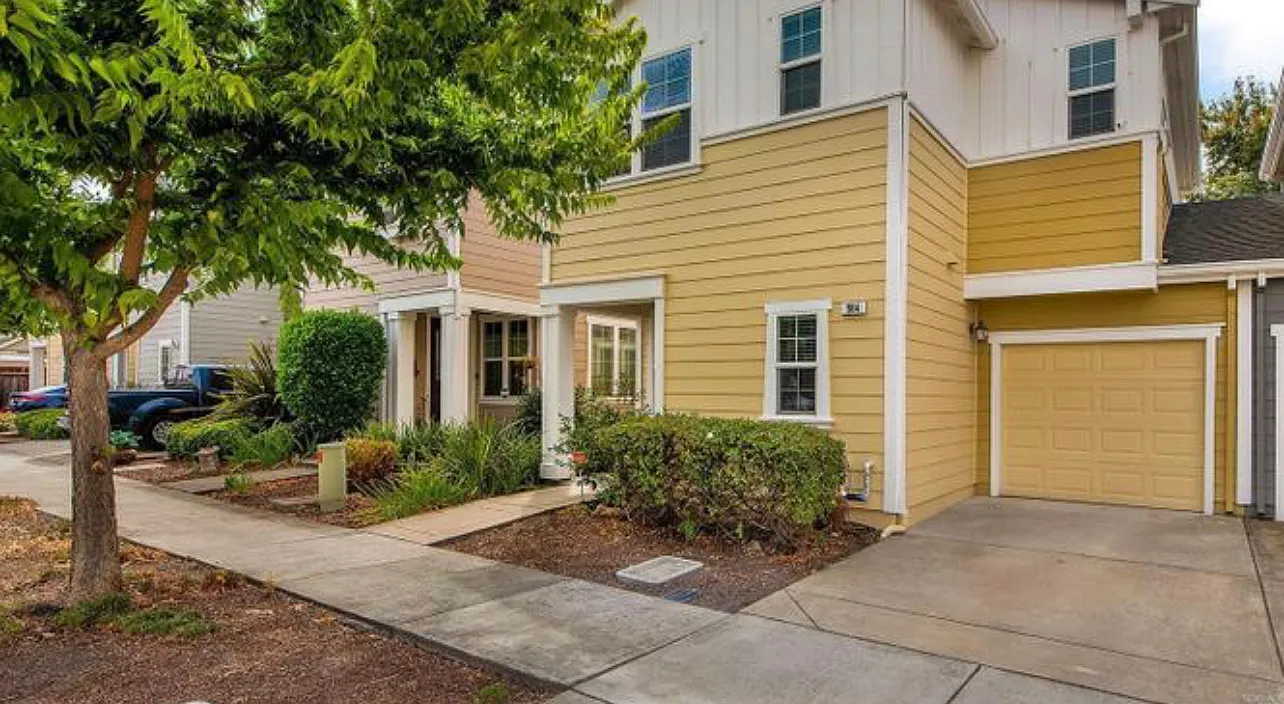 Aston Cir, Santa Rosa — Photo 1