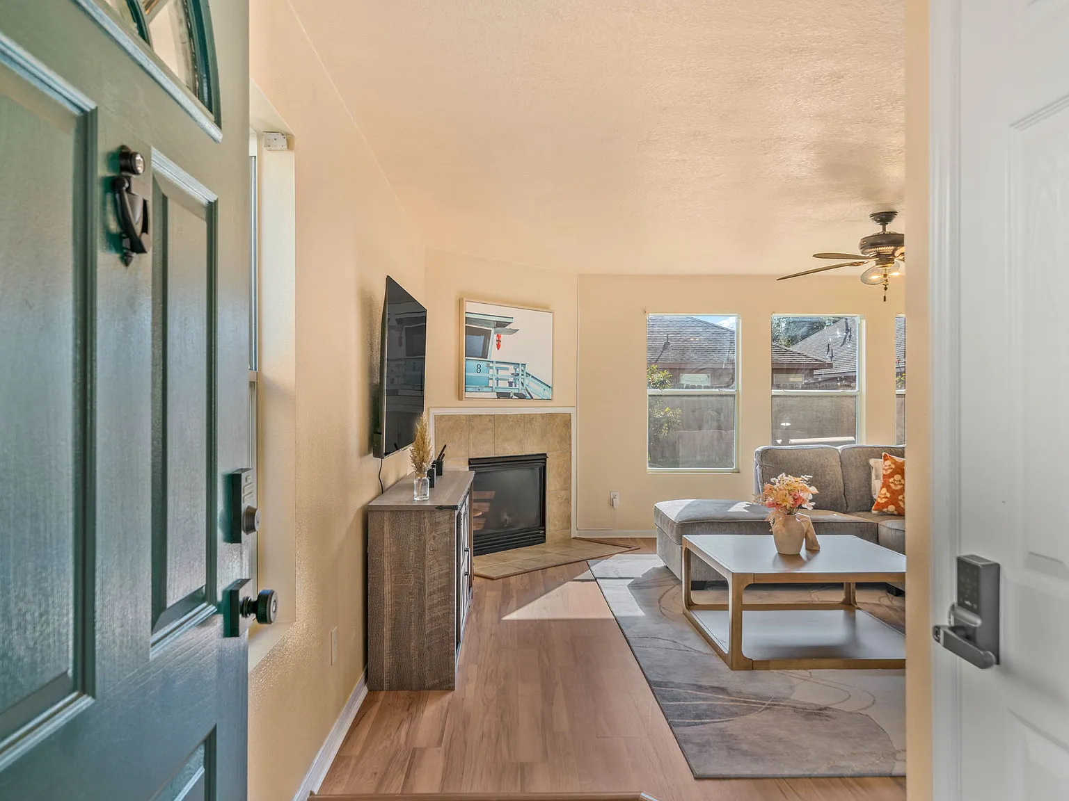 3 bed, 2695 sqft, $850 — Photo 2
