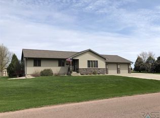 920 E 4th St, Freeman, SD 57029