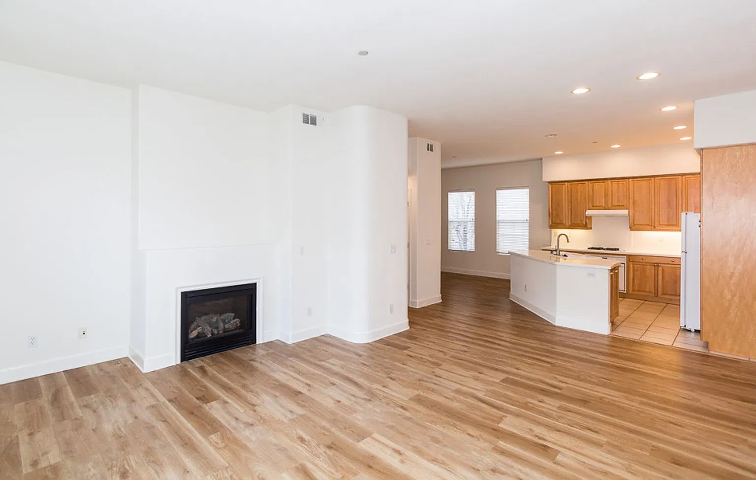 Bautifully Bright 4 Bedroom Townhouse at Parc Metro — Photo 3