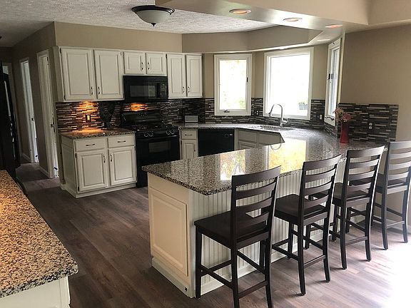 5th image of 2220 Olde Farm Ln