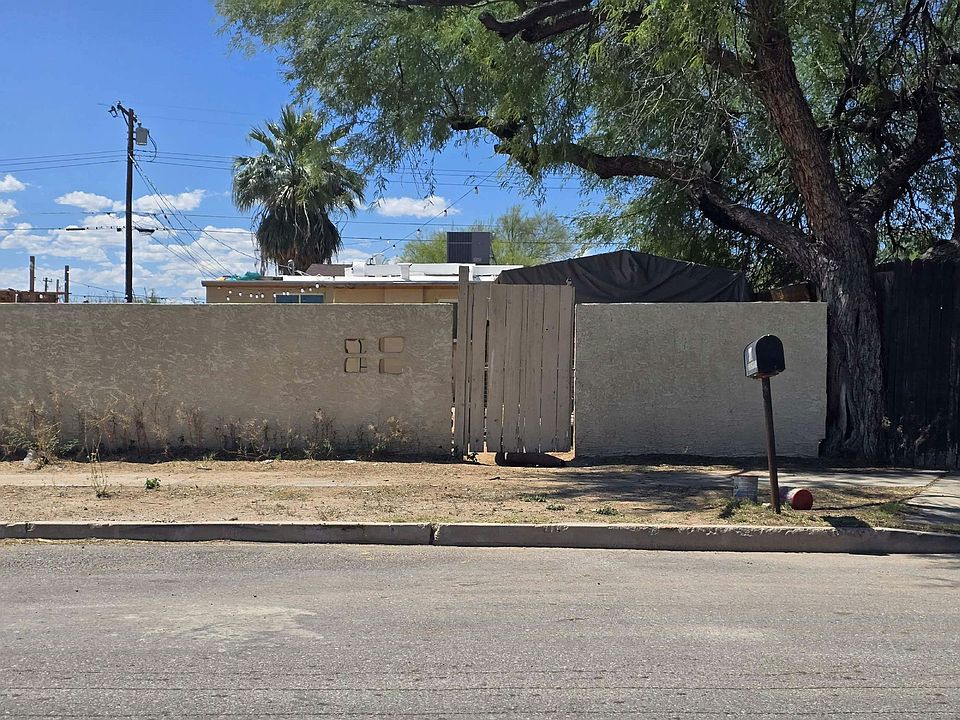 1st image of 301 W Michigan Dr