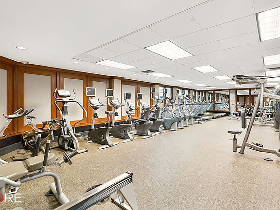 4th image of 252 7th Ave APT 3X