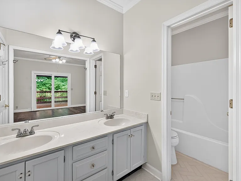 1215 Carriage Park Dr — Photo 20