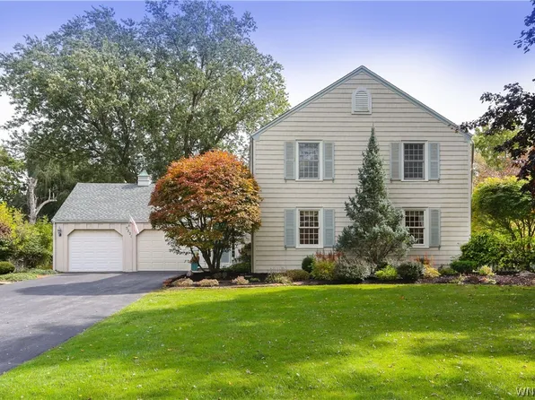 5221 Willowbrook Dr, Clarence, NY 14031