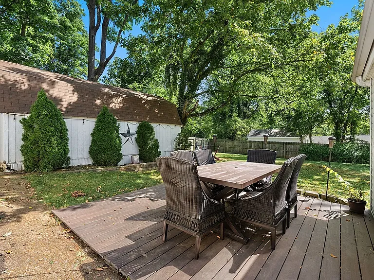 2809 Surrey Rd — Photo 6