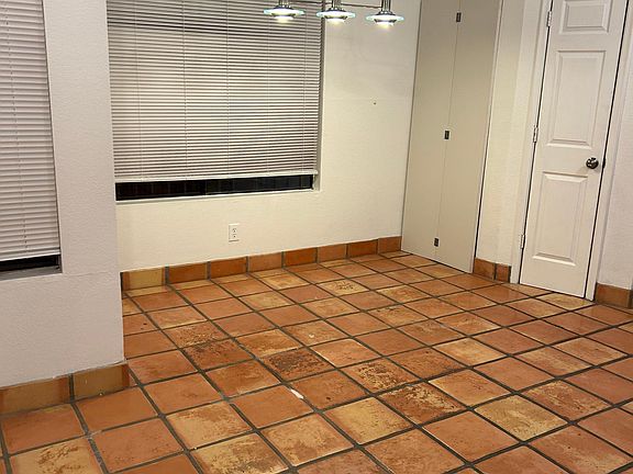 5th image of 430 N Avenida Azogue #1