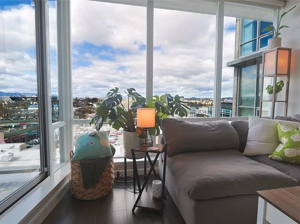 160 Wilson St #1001, Victoria, BC V9A 7P9