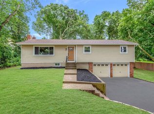 22 Liber Blvd, Farmingville, NY 11738
