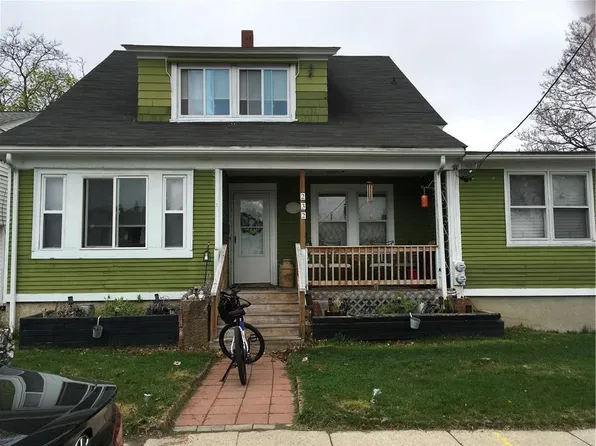232 Flint Ave, Cranston, RI 02910