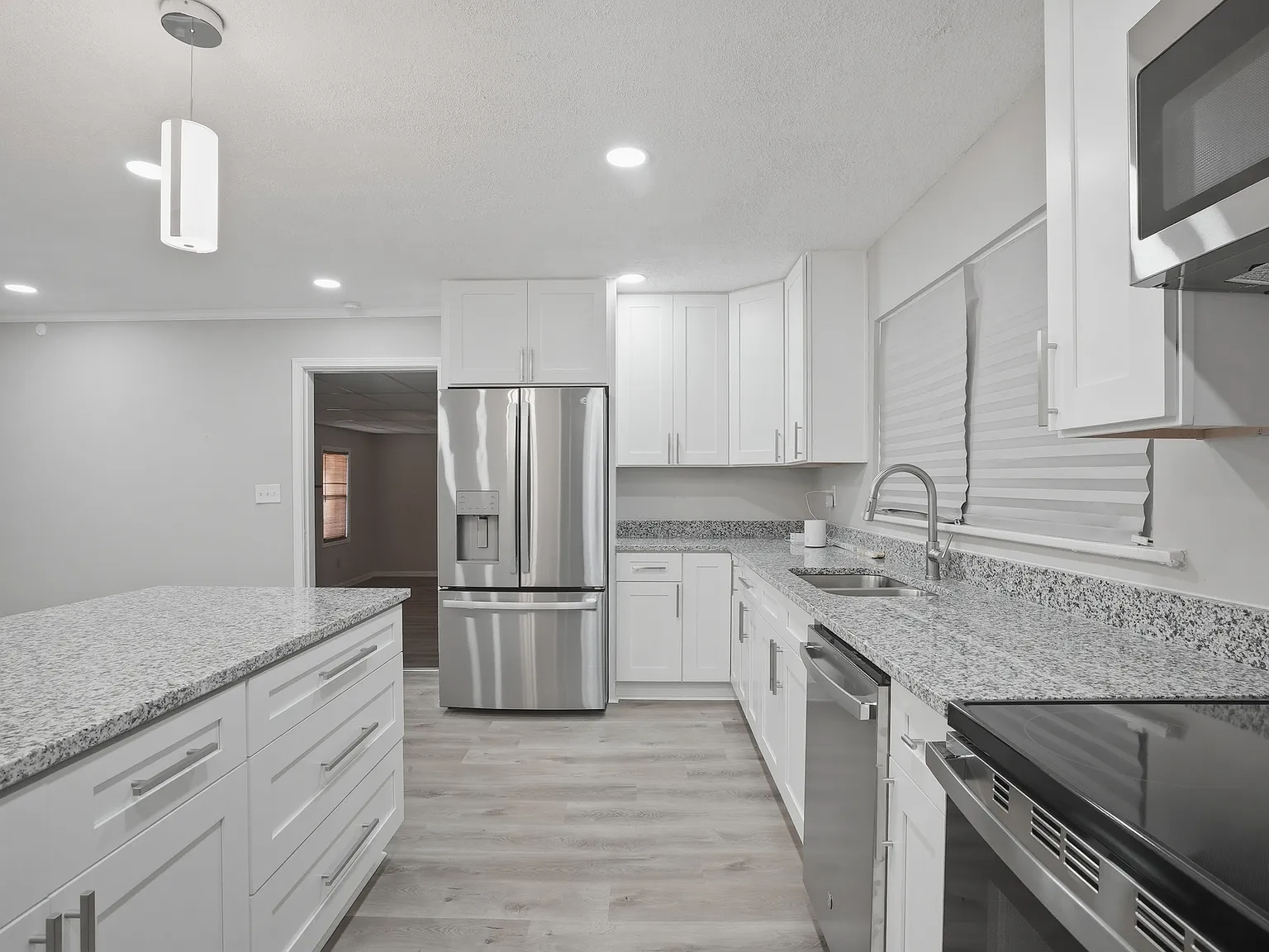 3 bed, 1951 sqft, $2,000 — Photo 4