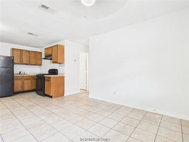 1902 Finfeather Rd #B — Photo 3