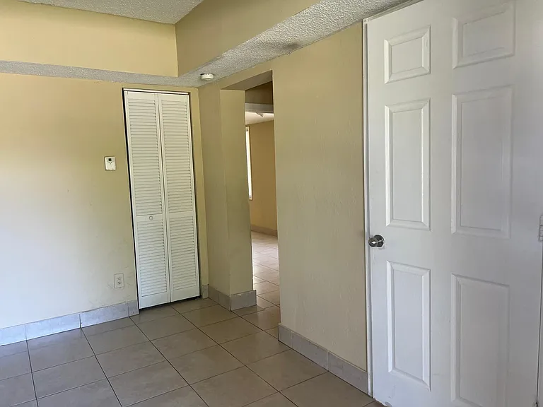 4721 NE 18th Ave #0 — Photo 17