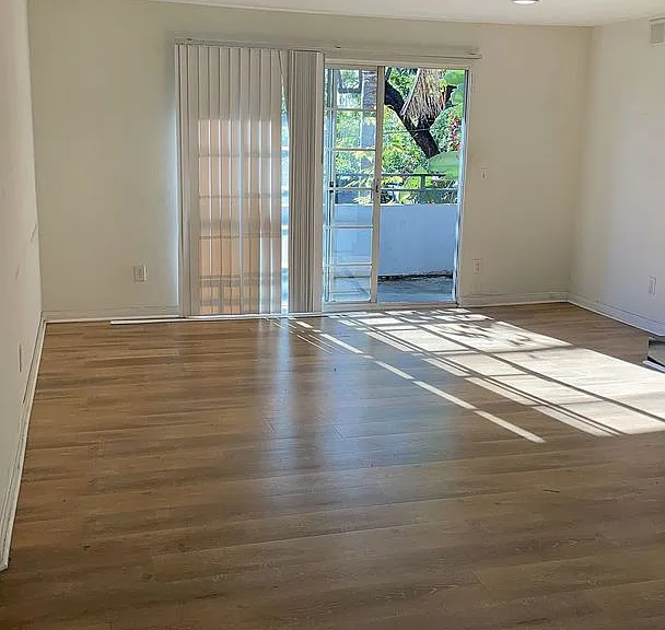 2050 S Bentley Ave — Photo 10