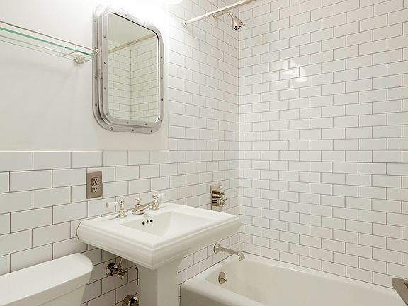 5th image of 304 E 20th St APT 7B