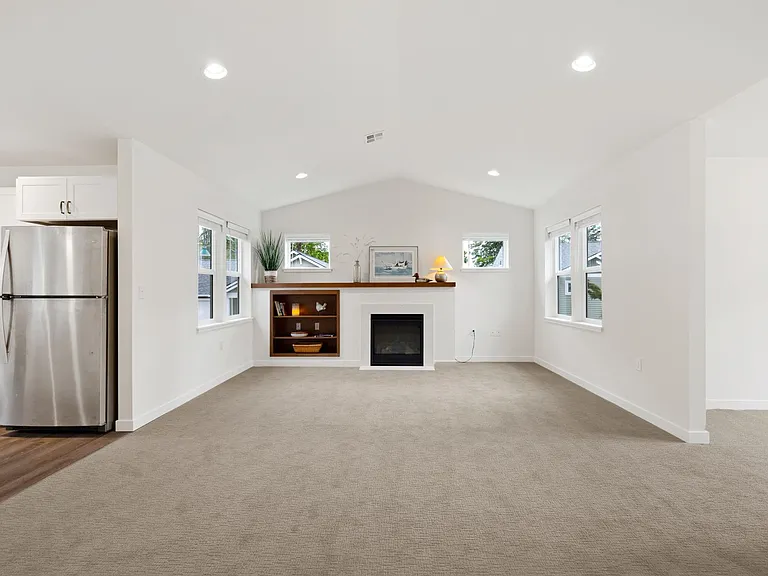 Rosedale Village — Photo 19