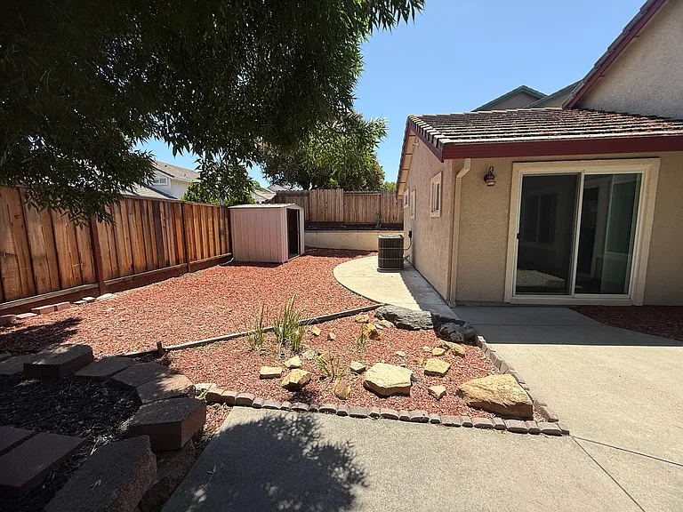 4901 Hillridge Way — Photo 25