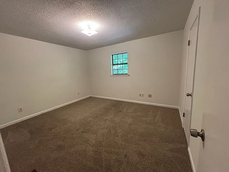 401 Chateau Dr SE — Photo 7