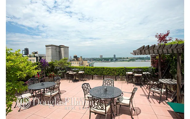 Sold by Douglas Elliman | media 21