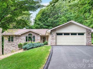 1820 Riverview Ct, Hendersonville, NC 28739