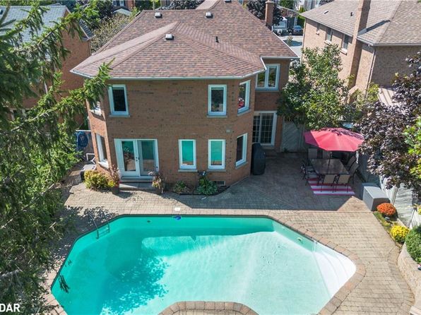 19 Grand Forest Dr, Barrie, ON L4N 7E7