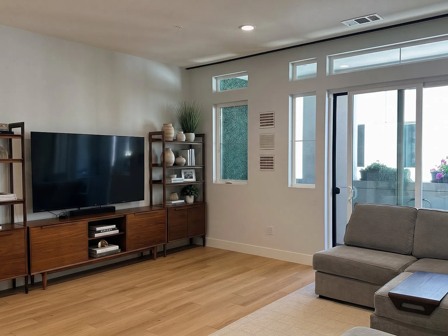 3 bed, 2.5 bath, 1736 sqft, $6,000 — Photo 4