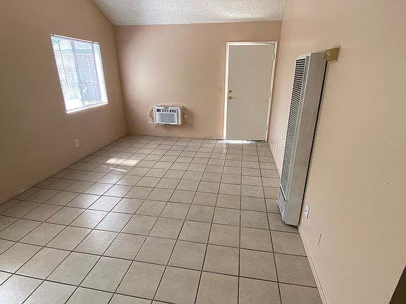 2nd image of 2475 Cedar Ave APT R