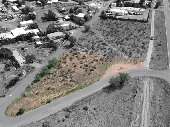 3 Emily Rd, Santa Fe, NM 87508