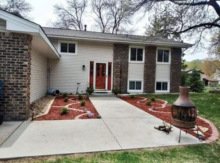 1602 Woodside Ct NE, Fridley, MN 55432