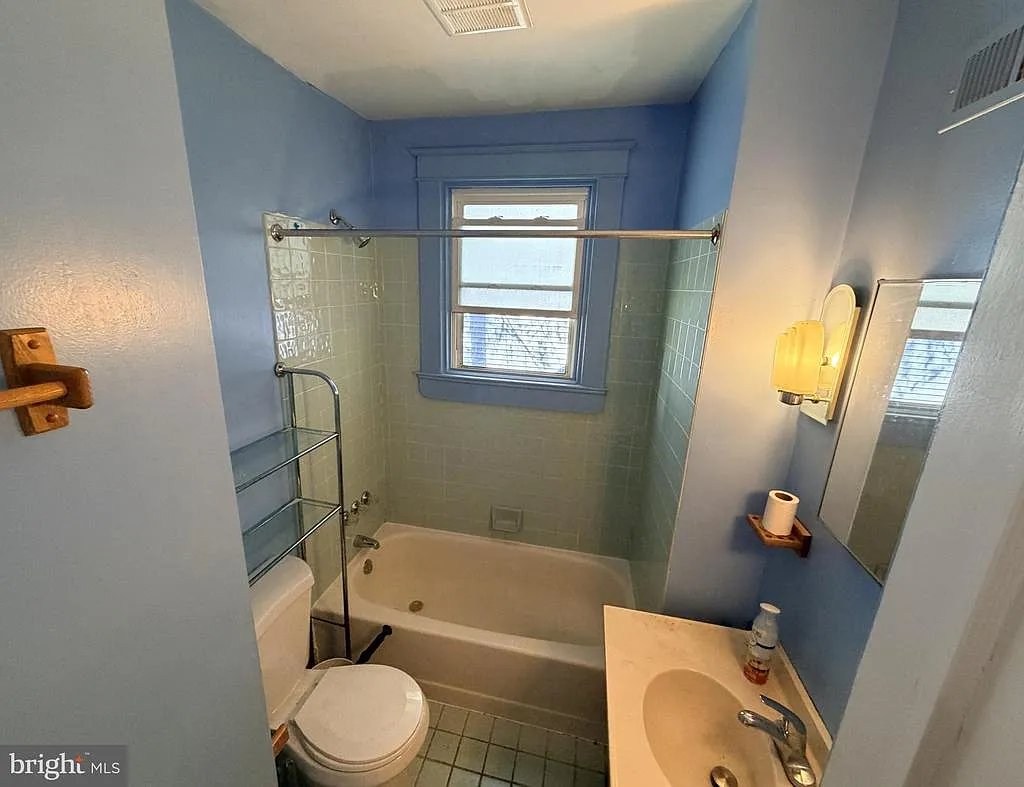 5 bed, 1695 sqft, $3,100 — Photo 4