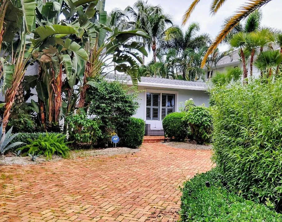 14049 Port Cir