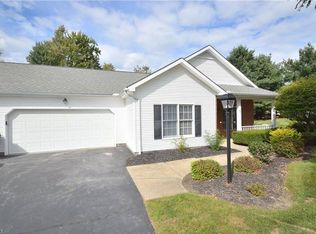 3 Hedgerow Pl #3, New Middletown, OH 44442