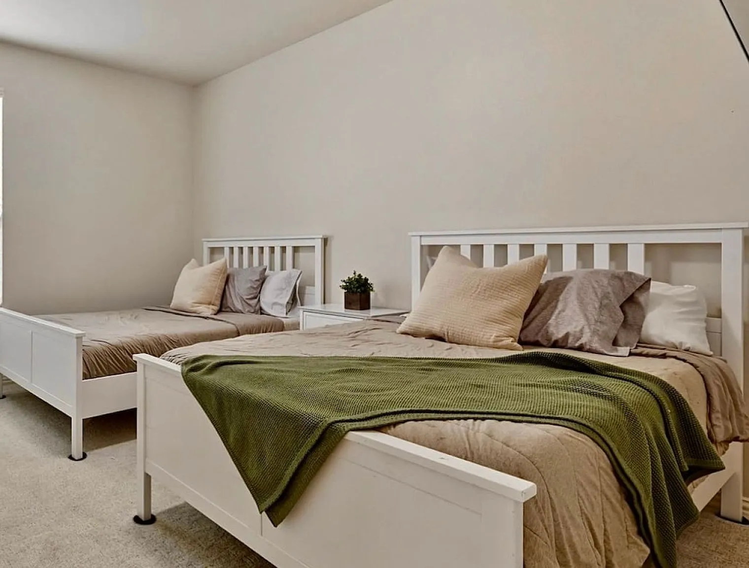 2 bed, 2.0 bath, 2002 sqft, $6,937 — Photo 4