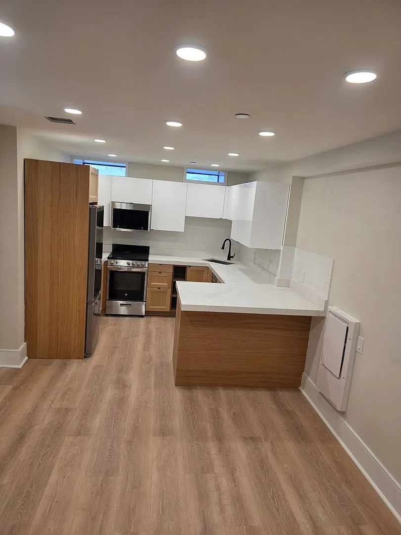 Building Photo - 18D Winchester St #2D