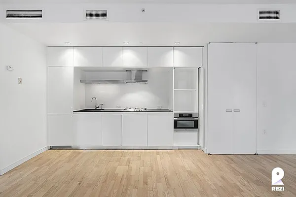 Rented by REZI | media 20