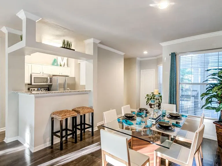 Meridian Luxury Apartment Homes — Photo 4