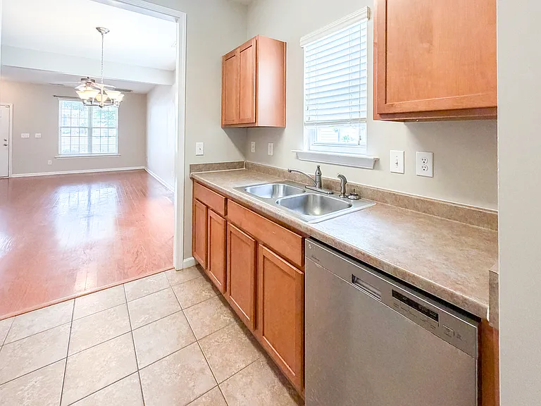 521 Woodson Dr — Photo 9