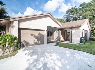 2226 Seagrape Cir, Pompano Beach, FL 33066