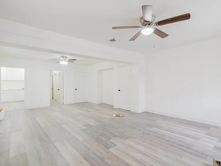 5257 Fountain Ave — Photo 3