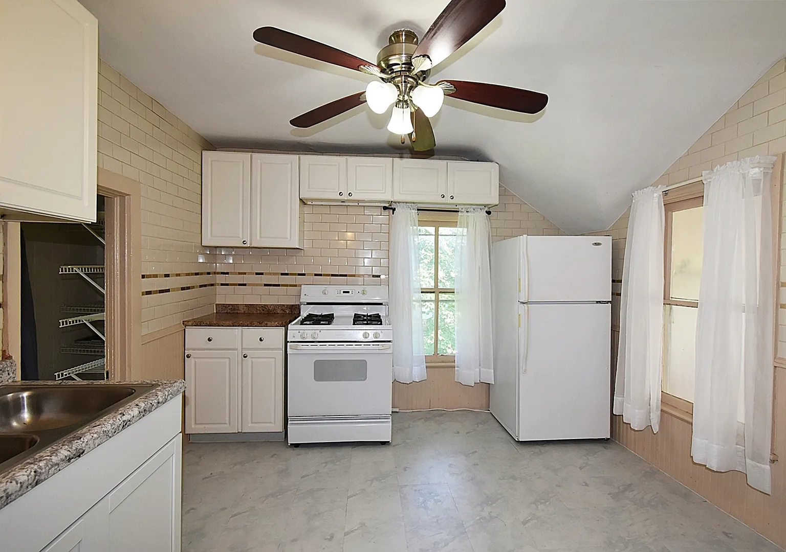 2 bed, 900 sqft, $1,795 — Photo 3