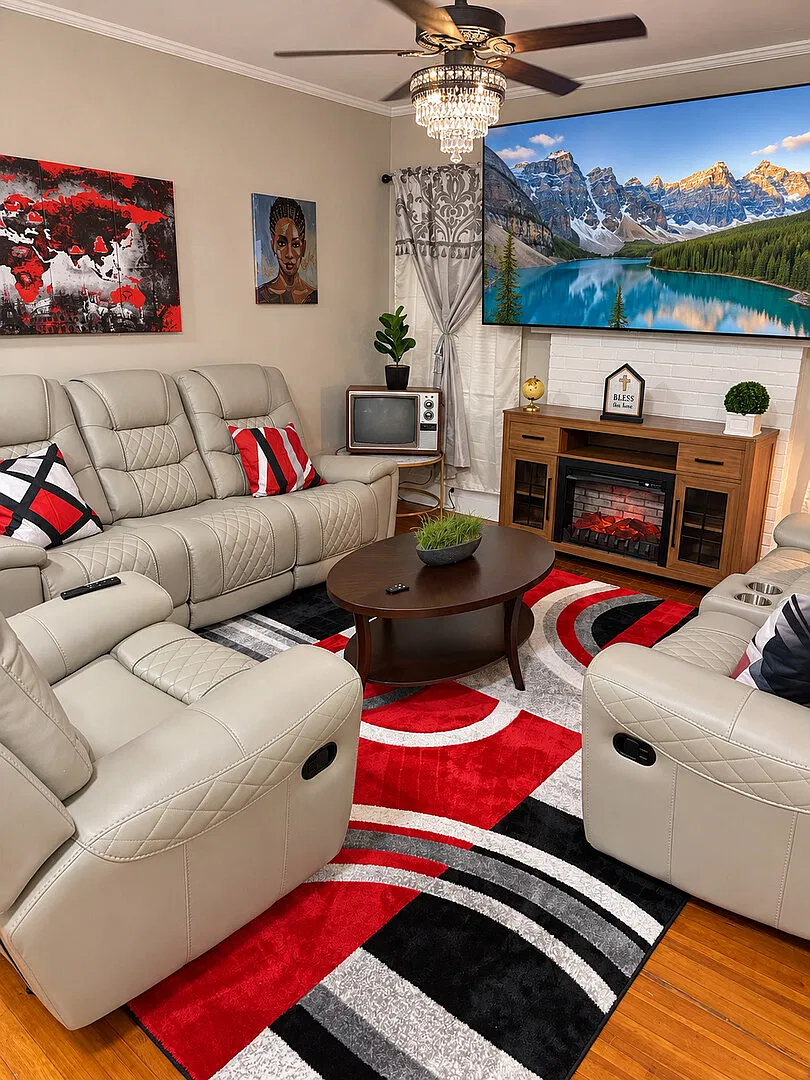 4 Beds | King | 85" TV | 5min to WSSU & Downtown — Photo 4