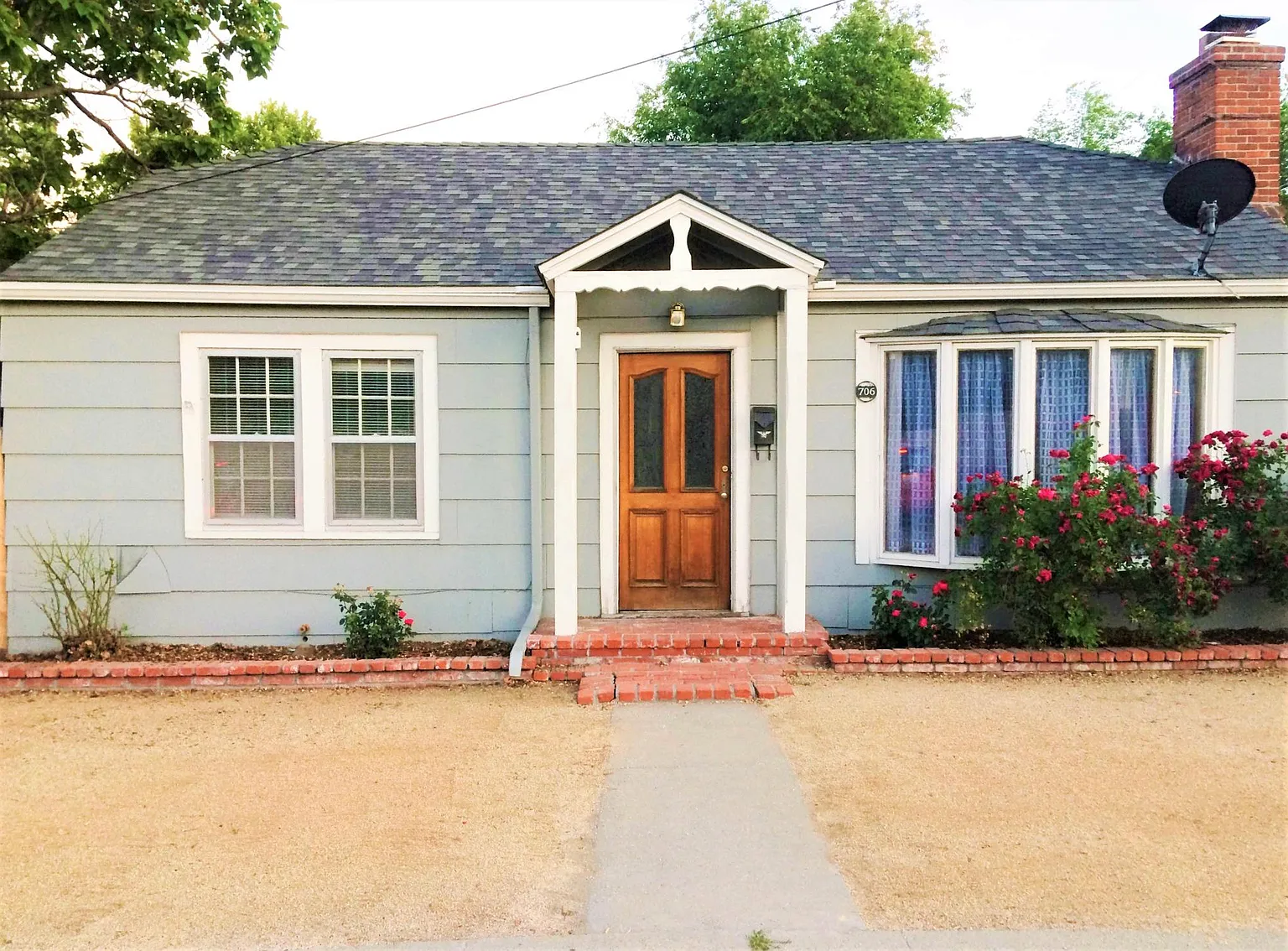 706 W Plumb Ln photo 1