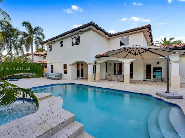7970 NW 156th Ter, Miami Lakes, FL 33016