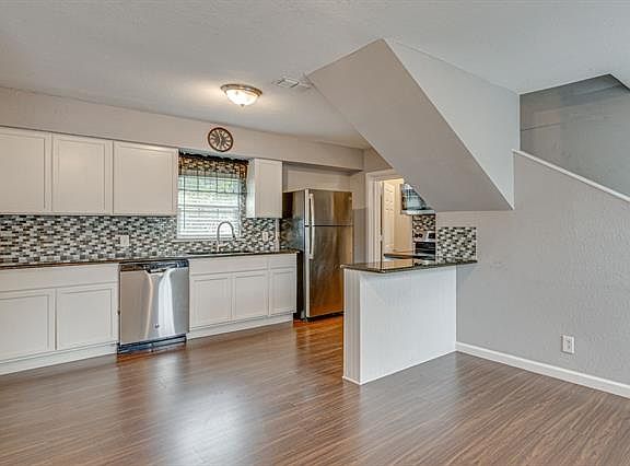 3rd image of 538 E Main St APT 2