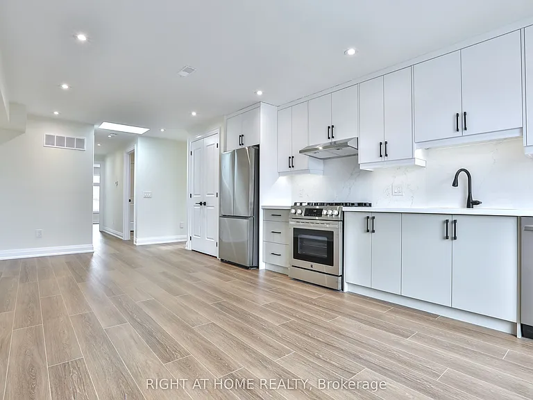 39 15th St #3 — Photo 7