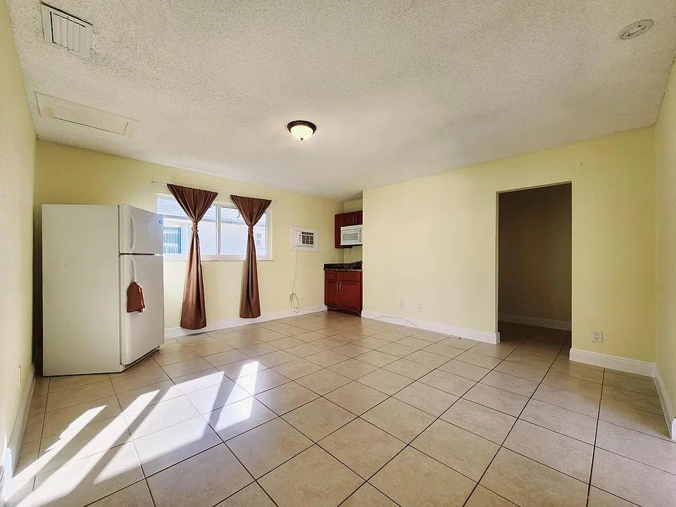 4471 SW 54th Ct #1A-2B