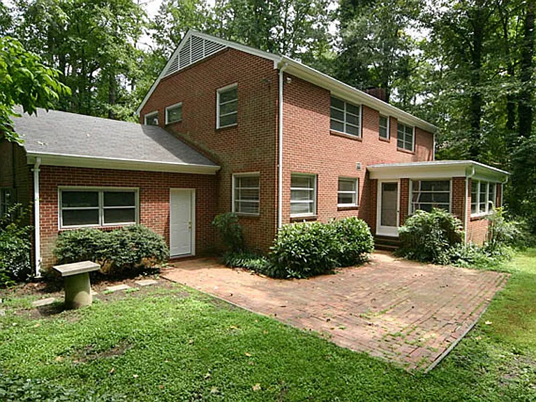 1115 Woodburn Rd — Photo 2